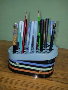 Stylish Triangular Pen Organizer
