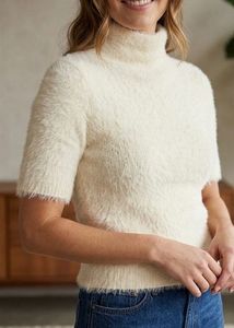 Turtle-neck beige woollen sweater T-shirt