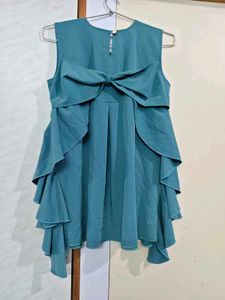Elegant Ruffled Top with Bow ❤️