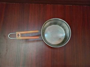 Stainless Steel Saucepan with Handle