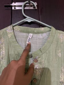 Elegant Green Kurta with Metallic Print