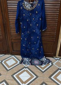 Elegant Blue Kurta Set with Intricate Embellishmen