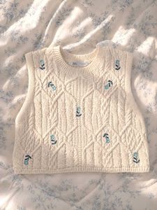 ZARA Embroidered Knit Vest🌸🪞✨️