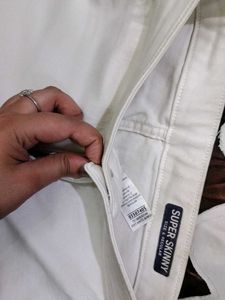 Skinny white pant