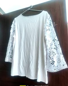 T-SHIRT for girls/women with beautiful sleeves