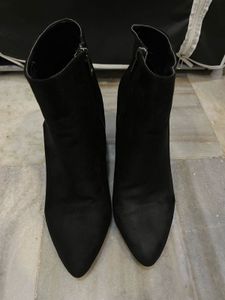 Chic Black Suede Block Heel Ankle Boots
