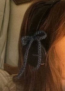 Bow for headphones