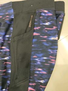 Running leggings with pockets