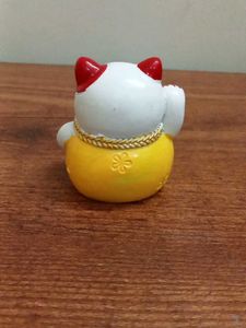 Lucky Cat Figurine  maneki neko