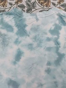 Studiofit Graphic Tee - Cool Tie-Dye Design
