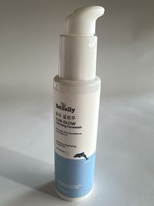 Naturally Yuri Glow Hydrating Facewash