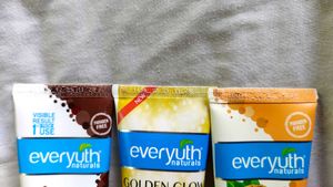 Everyuth Naturals 2 scrub and 1 peel off mask