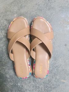 Stylish Tan Flat Sandals with Floral Print