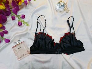 🇳🇿💫🎀Elegant Black &amp; Red Floral Lace Bra