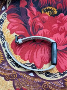 Honor fitness band new condition