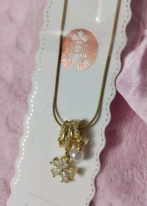Charming Flower Pendant Necklace