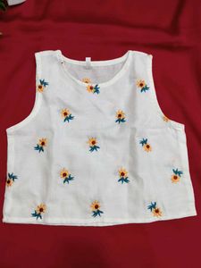 Chic White Sleeveless Top with Floral Embroidery