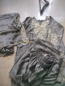 festival offer Elegant Grey Kurta Set with Dupatta
