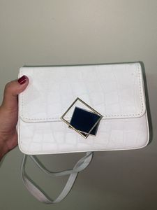 White Sling Bag Daily Purpose Very Useful🩵