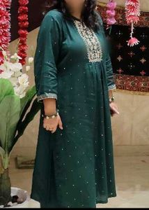 Elegant Emerald Green Kurta Set