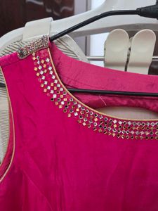 🎉Today only🎉magenta gown with doli design