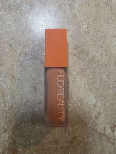Huda Beauty colour corrector - lychee