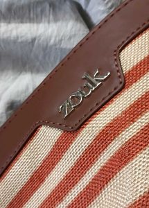 Zouk Striped Crossbody Bag👜