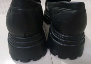 CHUNKY PLATFORM LOAFERS