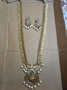 Traditional Gold Necklace with Earrings