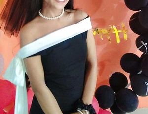 Elegant Off-Shoulder Bow Dress