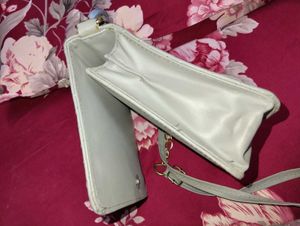Stylish Quilted Handbag with Chain