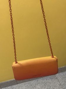 Chic Orange Gradient Chain Shoulder Bag