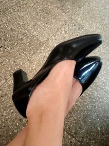 Glossy formal Black Pumps