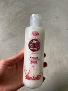 Saarvasri Ultra Silky Strong Shampoo