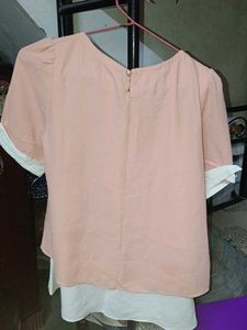 Chic Peach Graphic Print Top