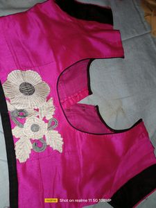 Beautiful Pink,White Nd Black Sareee With Blouse