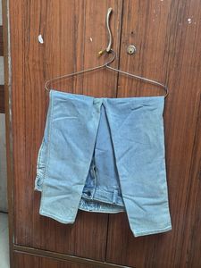 Light Wash Relaxed Fit Jeans