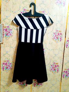 🇳🇿💫🎀Chic Black &amp; White Striped Fit &amp; Flare