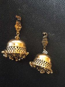 Golden jhumkas, Peacock jhumka