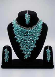 Stunning Teal Crystal Necklace &amp; Earring Set