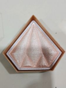 Huda Beauty Highlighter