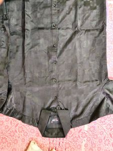 Men's Black Textured Dress Shirt