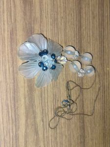 Floral Design Rhinestone Necklace