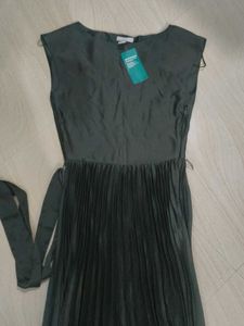 Elegant Pleated Midi Dress