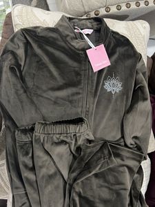 Supersoft Velvet Night suit in Green