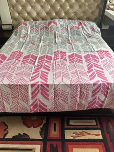 Pink &amp; Grey Leaf Pattern King size Bedsheet set