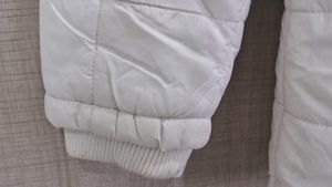 🤍 Elegant Off-White Hooded Winter Quilted Jacket