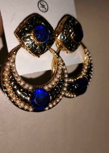 Fancy Earring Blue N White Stone