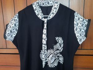 black synthetic kurta
