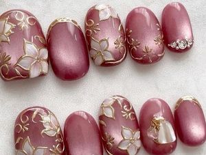 Elegant Floral Press-On Nails